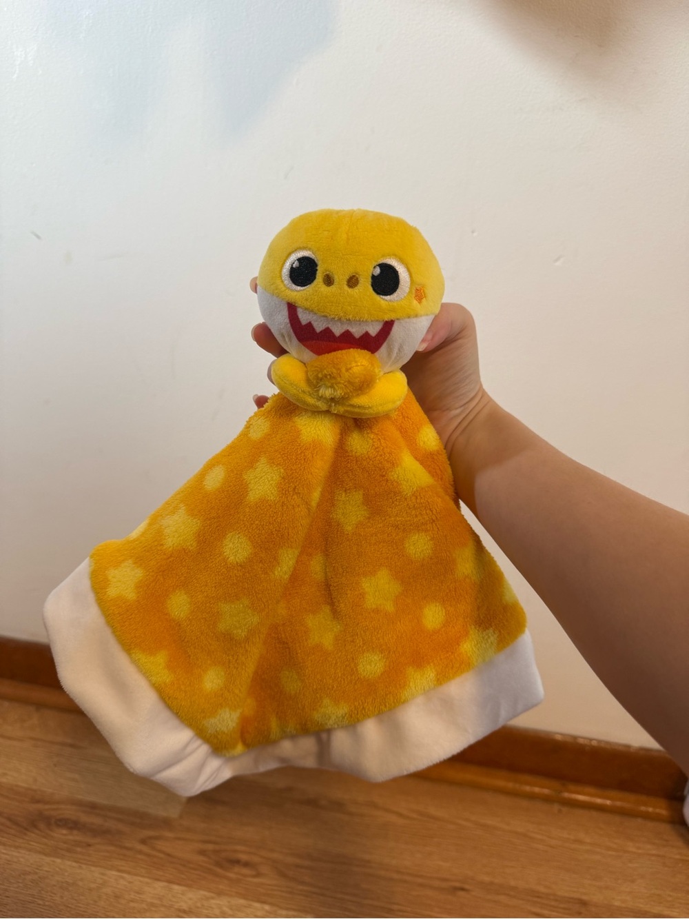PINKFONG Yellow Baby Shark WOW WEE 14” Square Security Blanket Lovey 2020